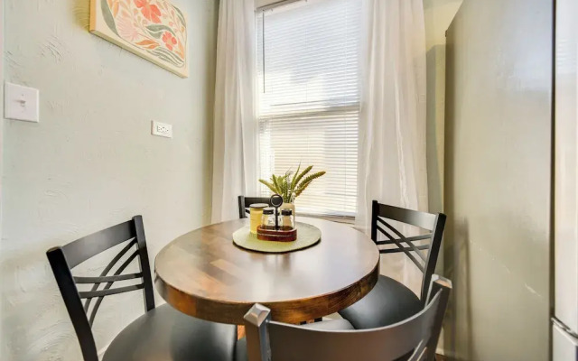 Family-friendly Main St Gloucester Apt w/ Balcony!