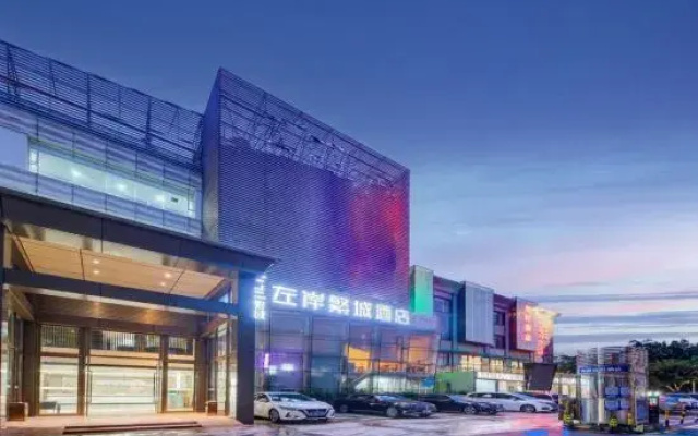 Left Bank Fancheng Hotel (Gongbei Port High-speed Railway Station)