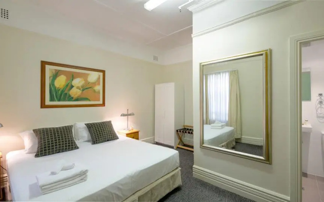 Neutral Bay Lodge