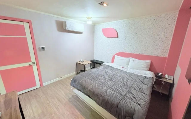 sharp motel