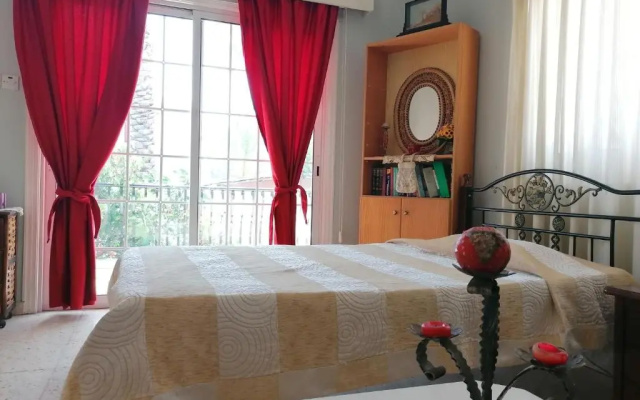 Nirvana ArtHouse 2km from LCA center