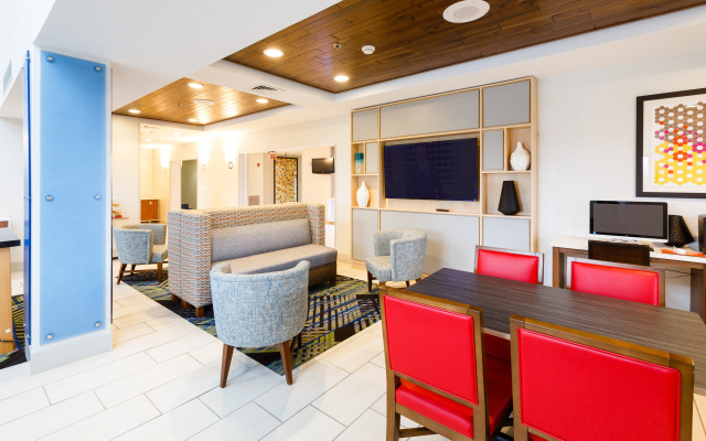Holiday Inn Express & Suites Shelbyville by IHG