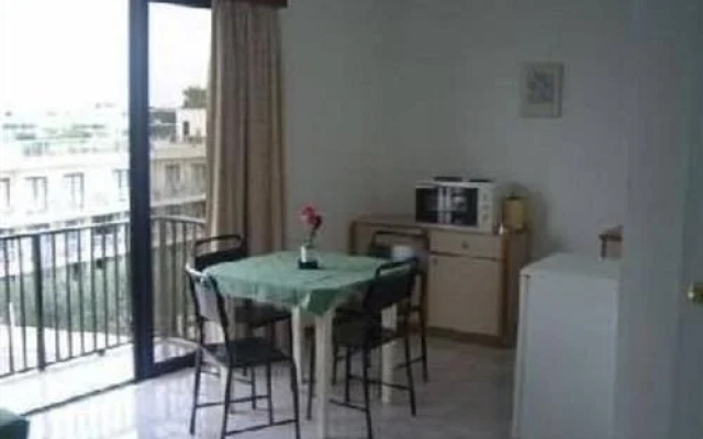 Highlander Guest House And Bar