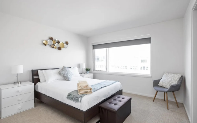 Modern Penthouse on Mass By CozySuites