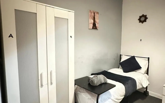 Apartment Sleeps 4 With Parking