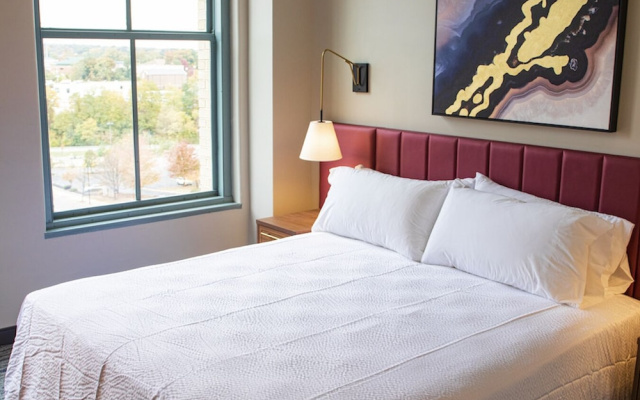 BLU-Tique, Akron, a Tribute Portfolio Hotel
