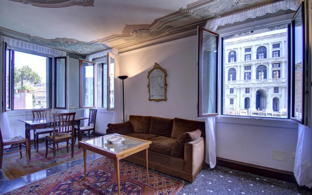 6 WINDOWS! GRAND CANAL PANORAMA VIEW, Aircond Wifi