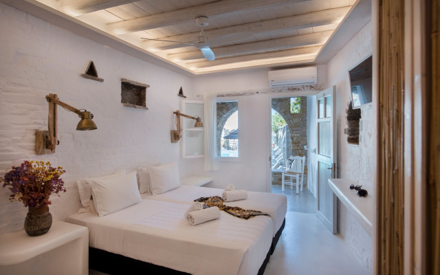 Zefi Hotel & Suites