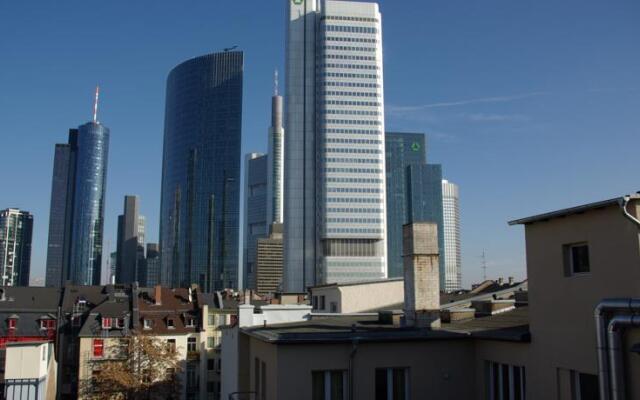 Отель Five Elements Hostel Frankfurt Германия, Франкфурт-на-Майне - отзывы, цены и фото номеров - забронировать отель Five Elements Hostel Frankfurt онлайн вид на фасад