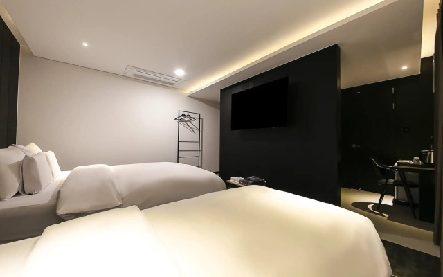 Central Person Hotel Pyeongtaek