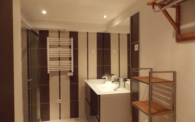 Spacious Holiday Home with Swimming Pool in Montaulieu