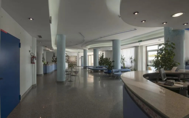 Hotel Maxims