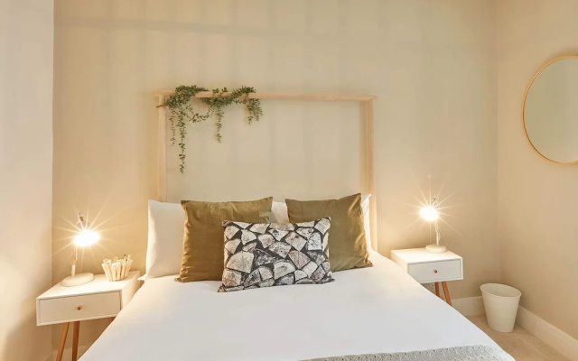 Host Stay Retreat By The Sea