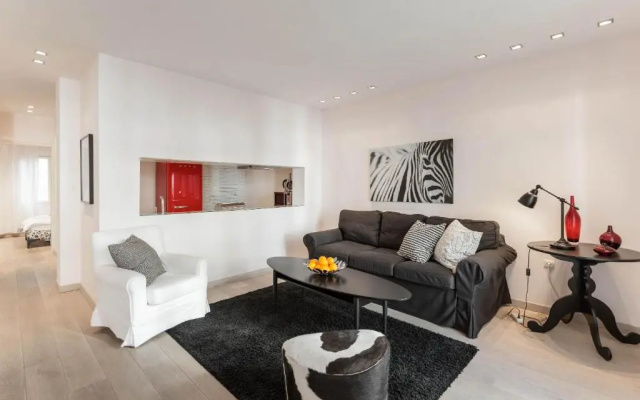 Stylish white 4 ppl apartment in City center