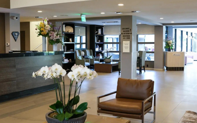 Luxe Sunset Boulevard Hotel