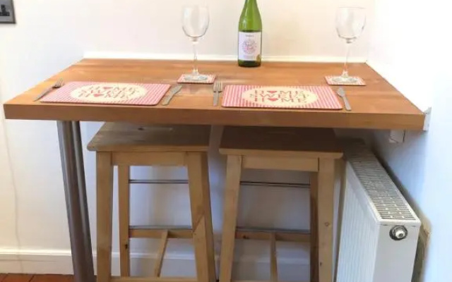 ACE Largs Ground Floor Apartment with Garden