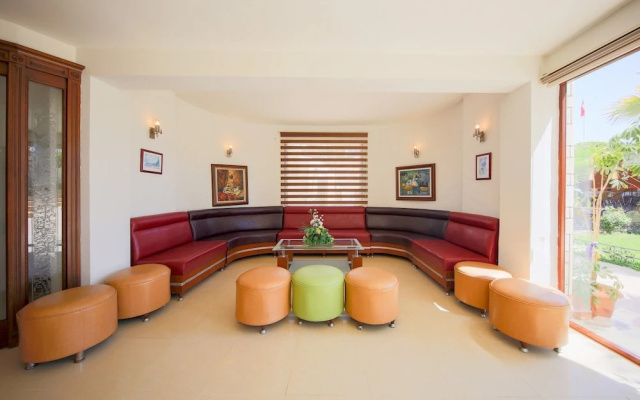 May Garden Club Hotel