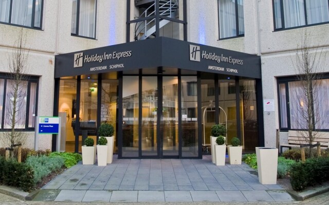 Отель Holiday Inn Express Amsterdam - Schiphol вид на фасад