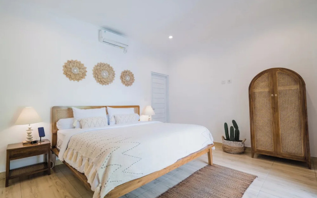 Villa Leya & Leon Canggu - Private 3BR Villa with Pool