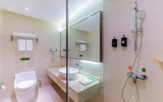 Vienna Hotel Guangdong Zhongshan Xiaolan High-Speed Railway Station