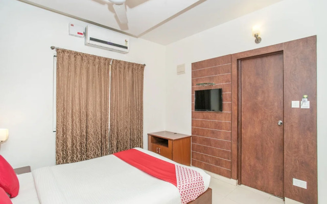 OYO 3242 Hotel Status Executive Room's
