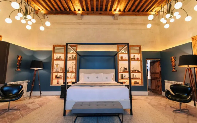 Por los Siglos Hotel