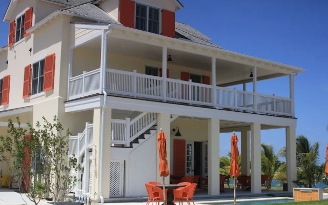 The Sandpiper Inn & Cottages