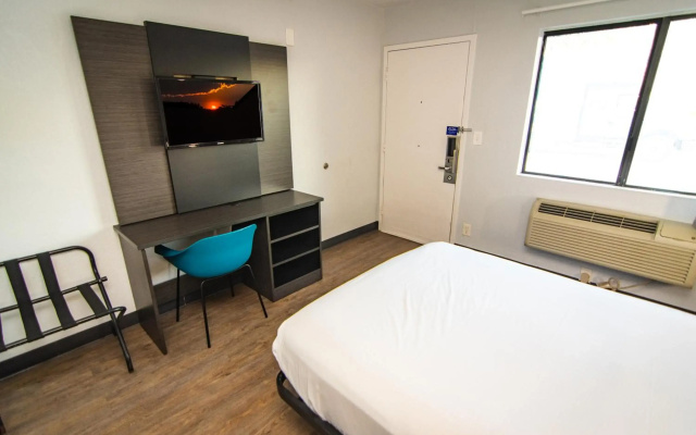 Motel 6 Lakeland, FL