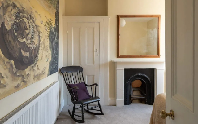 Cosy and Beautiful 2BR Flat Near Battersea Fits 4