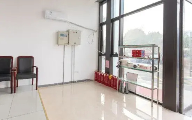Liya Plaza Hotel (Tonglu Fuchunjiang Branch)