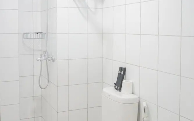 Comfy and Stylish 2BR Emerald Bintaro Apartment