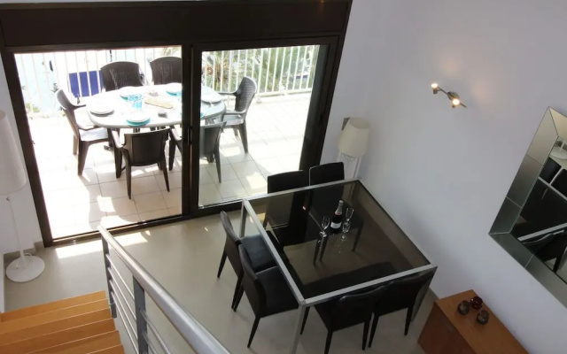 Spacious Apartment in Empuriabrava with Terrace