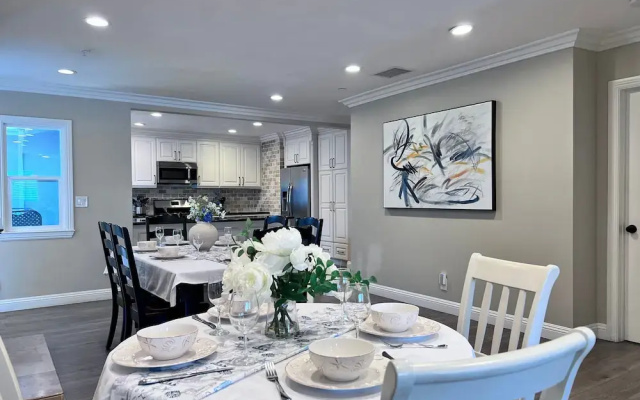 Stunning 8 bedroom 6 bathroom Pool Home