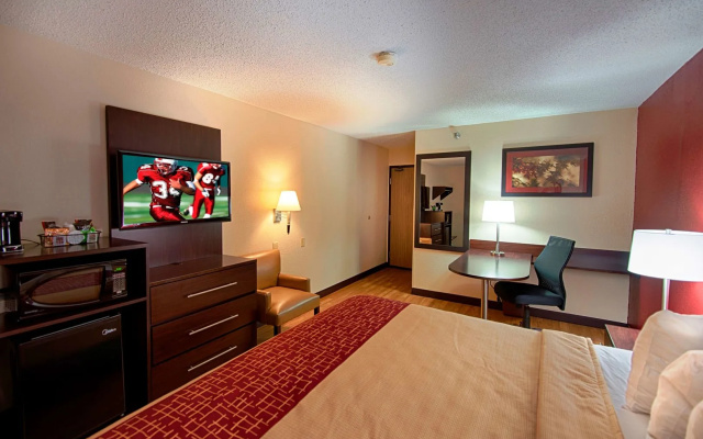 Red Roof Inn PLUS+ & Suites Malone