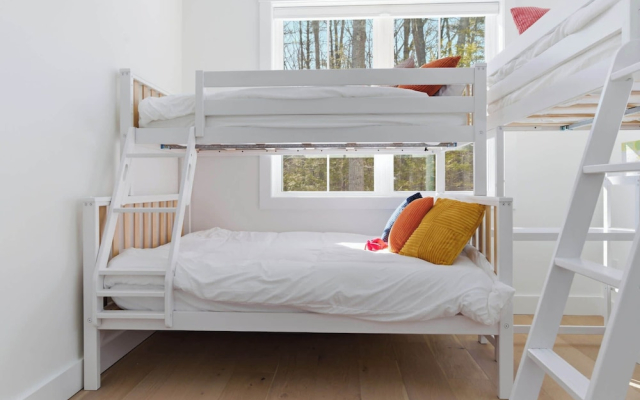 Van Duyne North Airy Escape