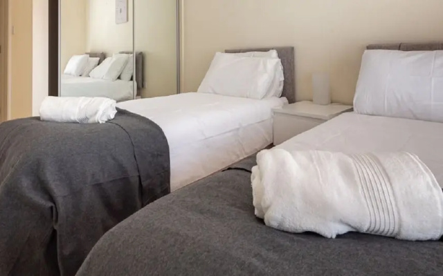 Open plan 2 Bedroom Apartment