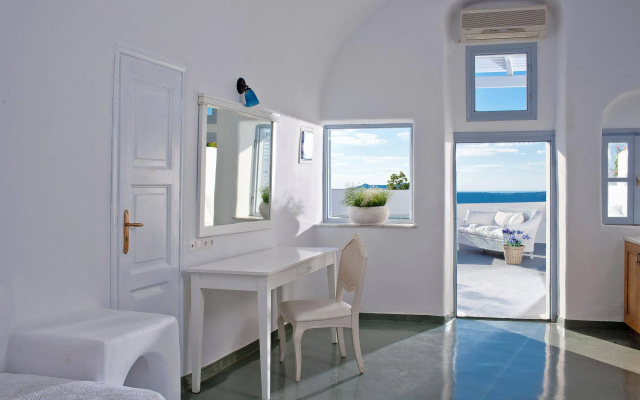 Cliff Side Suites