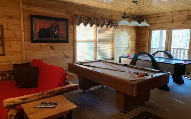 5 O' Clock Somewhere 3 Bedroom Cabin by RedAwning
