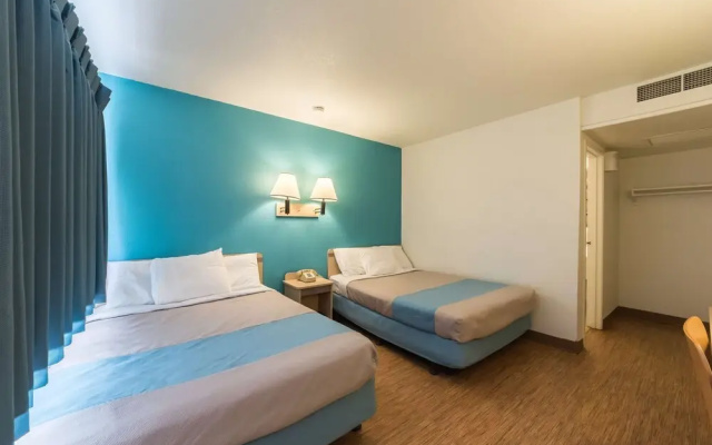 Motel 6 Deming