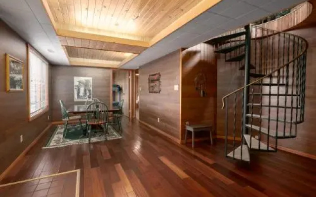 Creekside Cabin