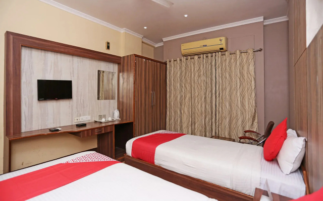 Hotel Blue Moon by OYO Rooms