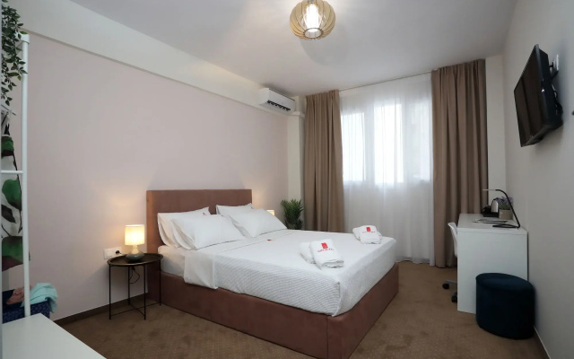 City Plaza Apartments & Rooms