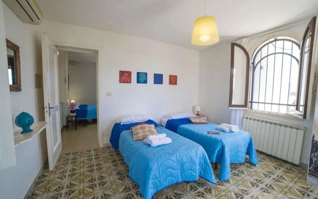Villa Lisa with huge Pool and Garden