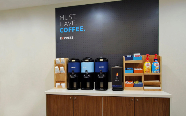 Holiday Inn Express & Suites Knoxville-North-I-75 Exit 112 by IHG