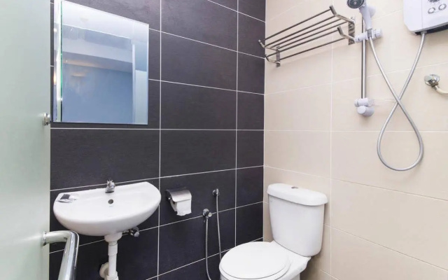 OYO 220 Hotel Sri Maluri