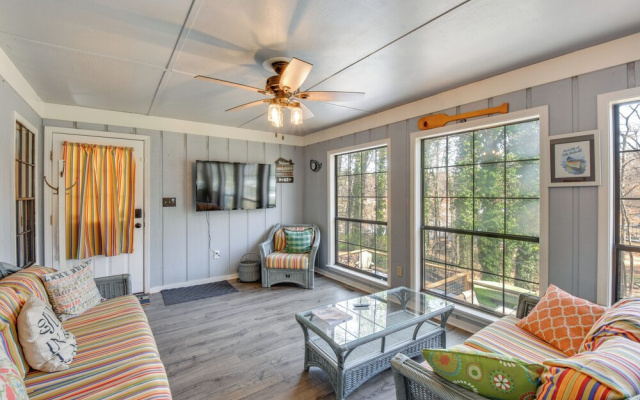 Private Beach & Dock: Lake Hartwell Family Getaway