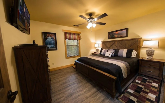 Gone Swimming 4 Bedrooms 4.5 Bathrooms Cabin