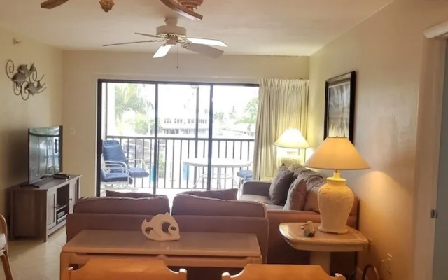 Santa Maria Harbour Resort 202 by RedAwning