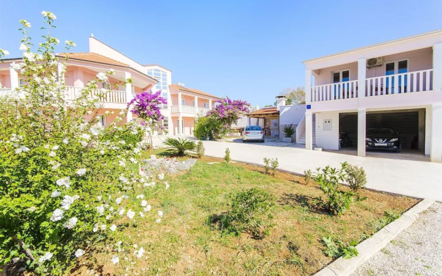 Apartments Tiho i Pave