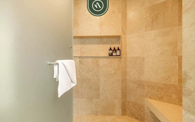3BR Condo in the Krystal Grand Hotel - Beach